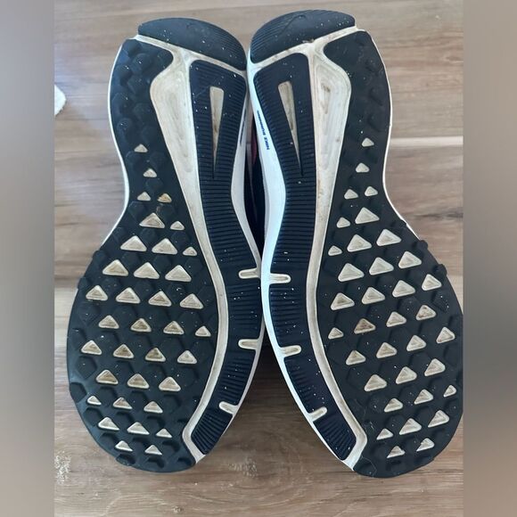 Nike Quest Running Sneaker 10 Woman’s - Picture 4 of 7